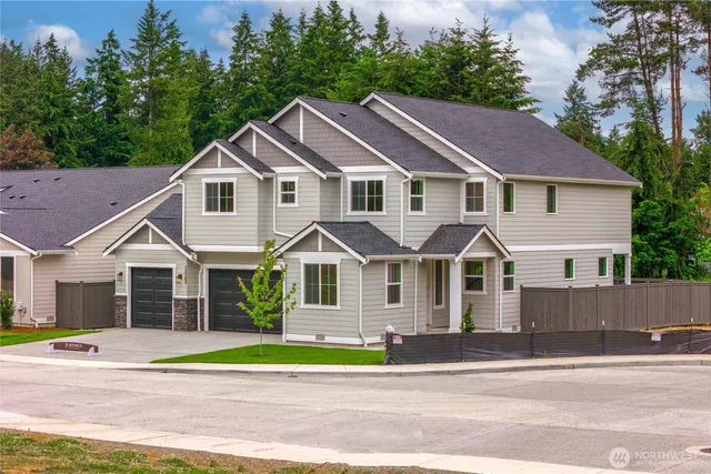 a view of house with backyard