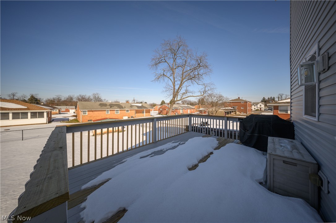 4431 7th Street Northwest Canton, OH 44708 - Photo 21 of 23 Wooden deck featuring a residential view