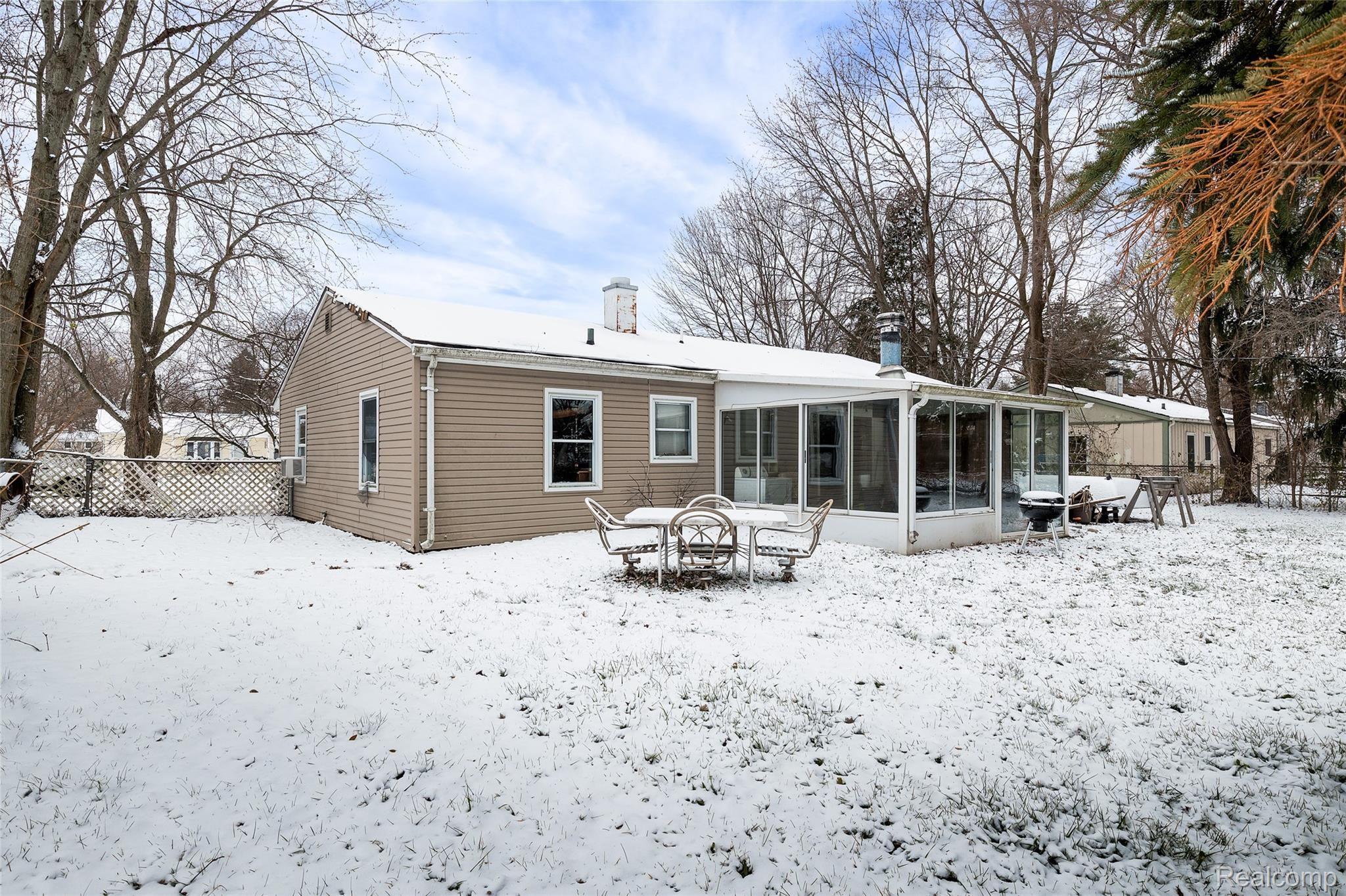 3919 Queensbury Road Lake Orion, MI 48359 - Photo 21 of 25 21.jpg