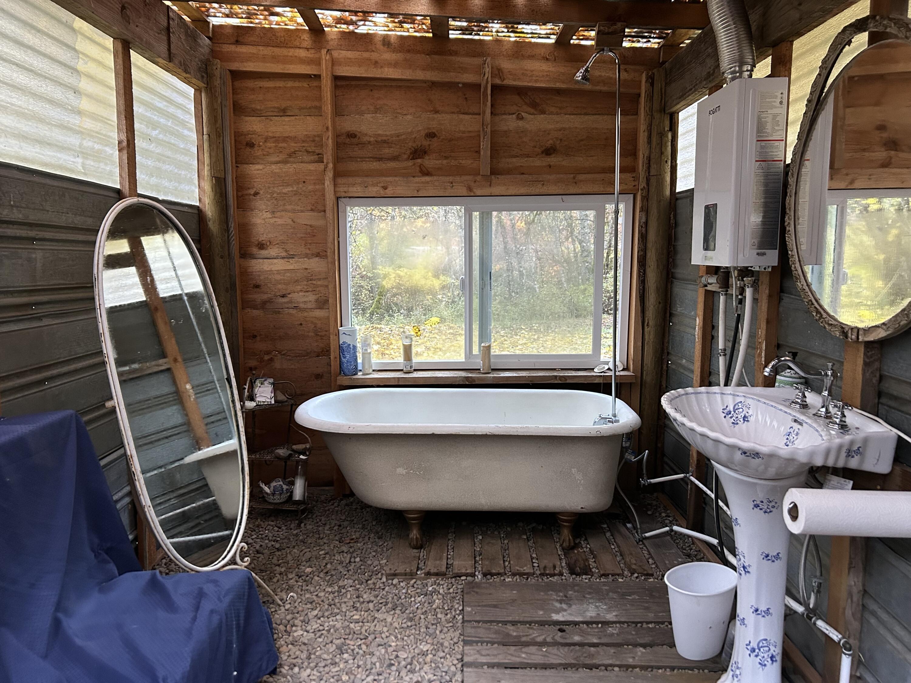 52 Dodes Creek Road Trail, OR 97541 - Photo 22 of 110 Bath House Interior