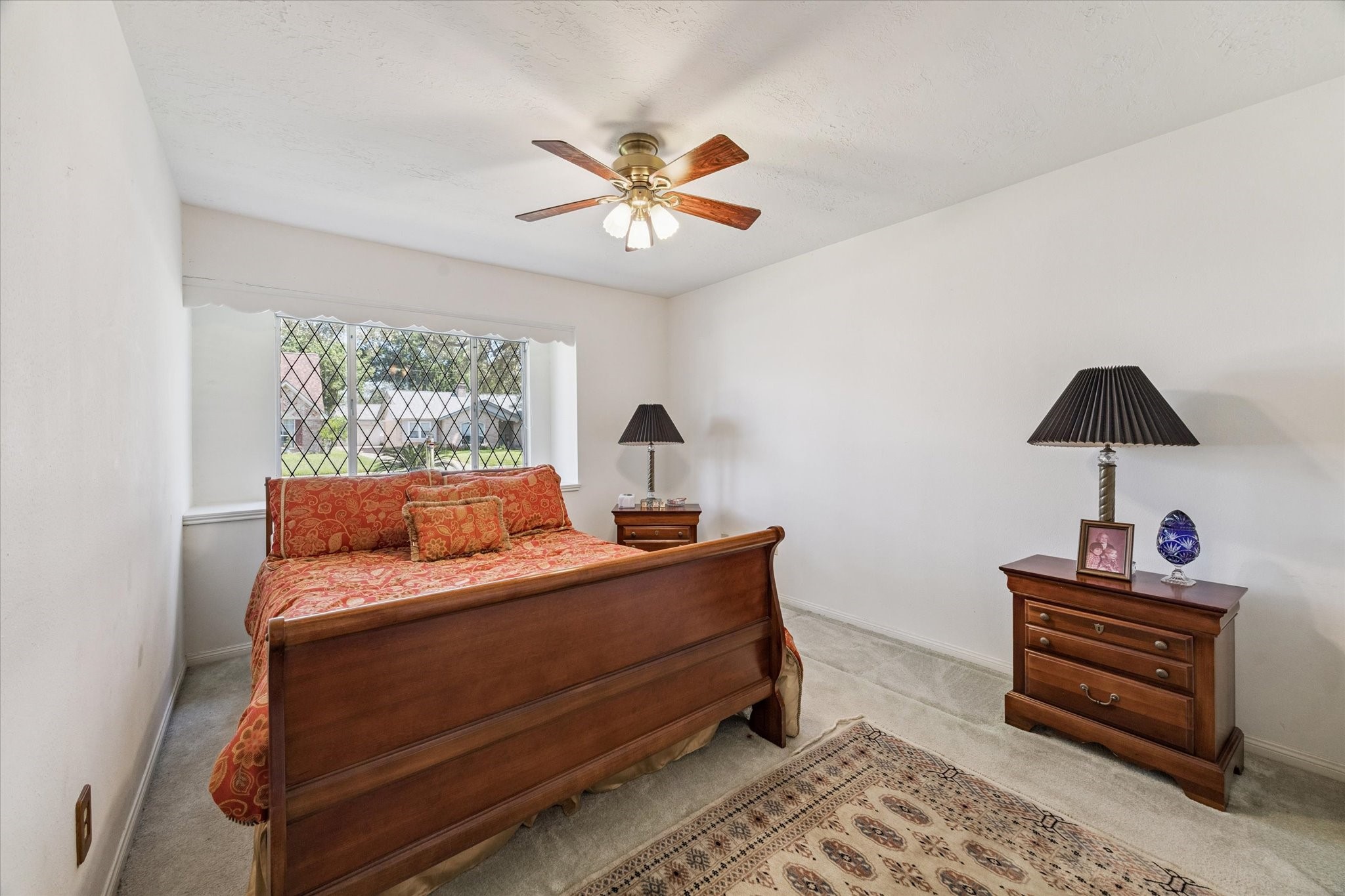 3019 Stetson Lane Houston, TX 77043 - Photo 15 of 28 Bright bedroom with clean lines and ample natural light.