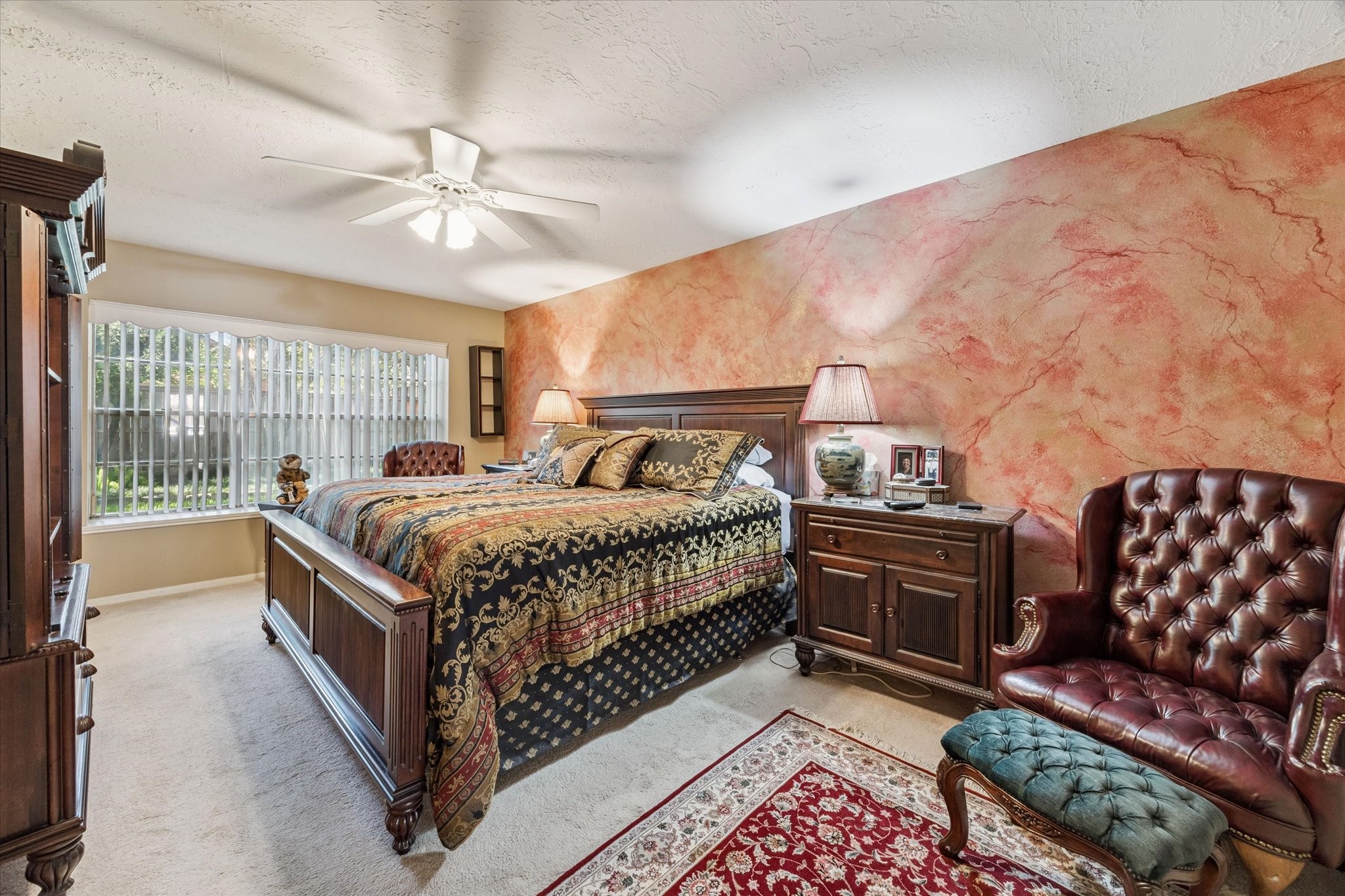 3019 Stetson Lane Houston, TX 77043 - Photo 16 of 28 Well-sized primary bedroom featuring neutral tones and a peaceful ambiance.