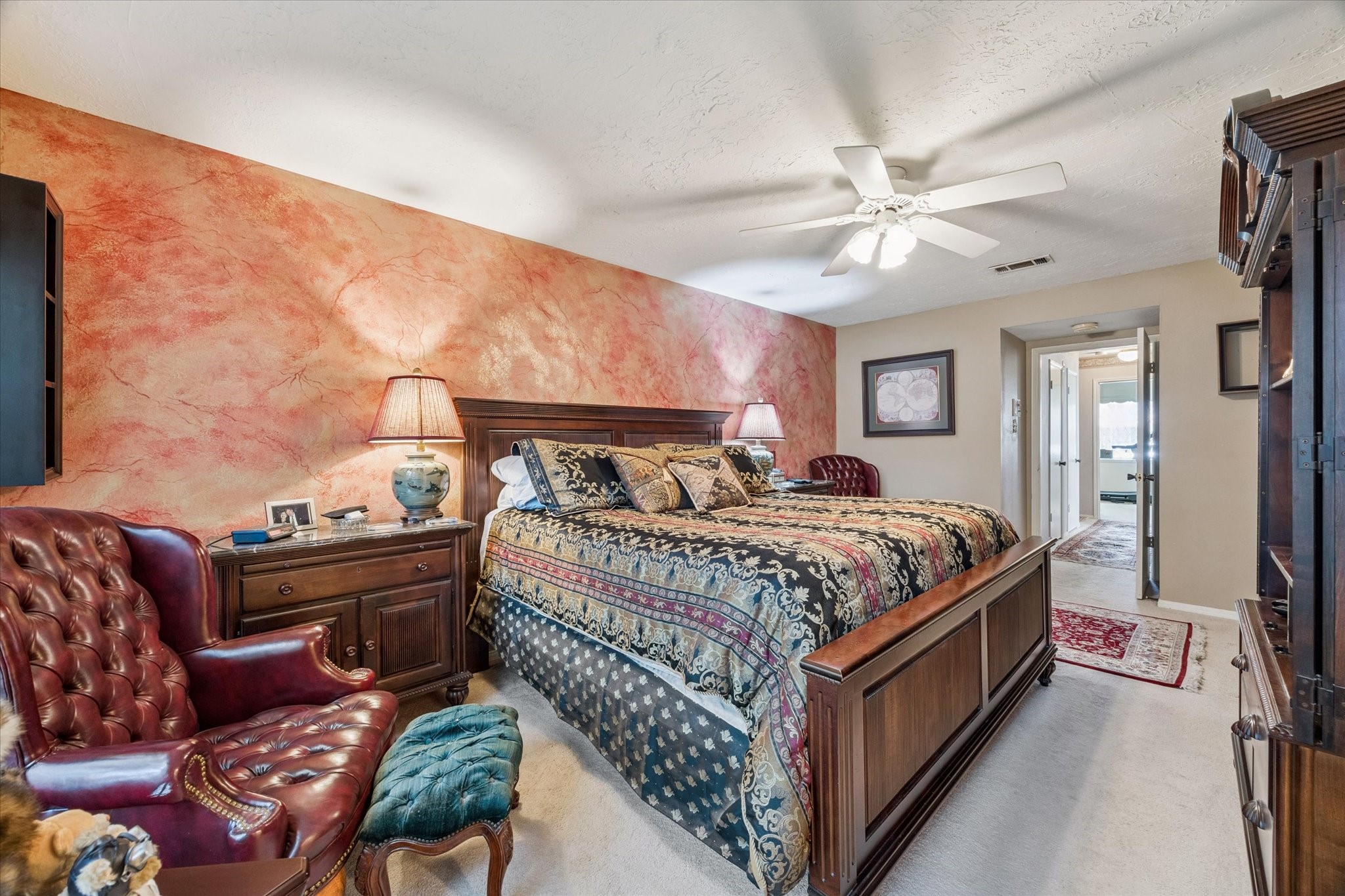 3019 Stetson Lane Houston, TX 77043 - Photo 17 of 28 Inviting primary bedroom offering a calm and airy retreat.