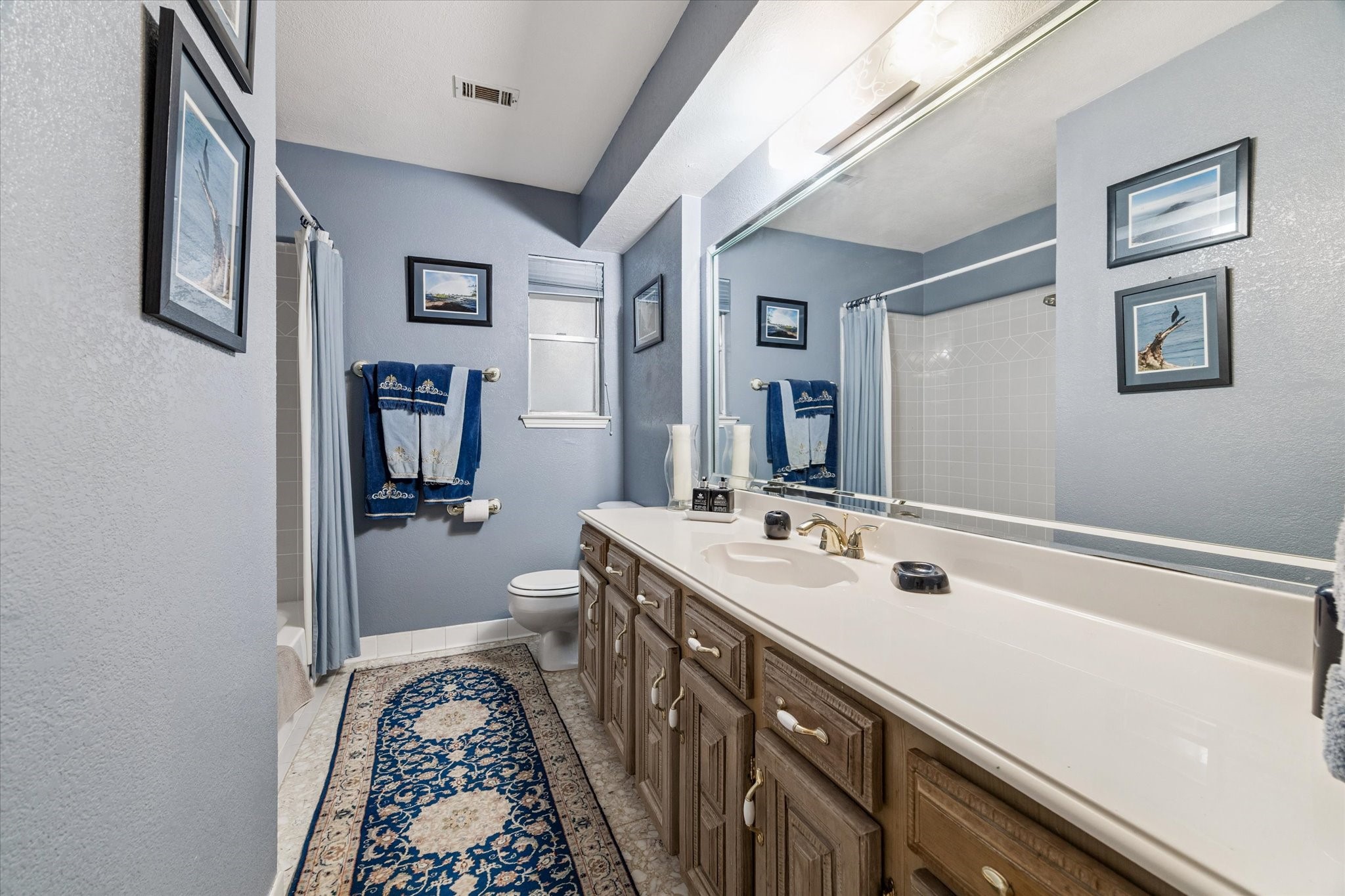3019 Stetson Lane Houston, TX 77043 - Photo 18 of 28 En-suite bath featuring a huge mirror and ample cabinetry for storage.