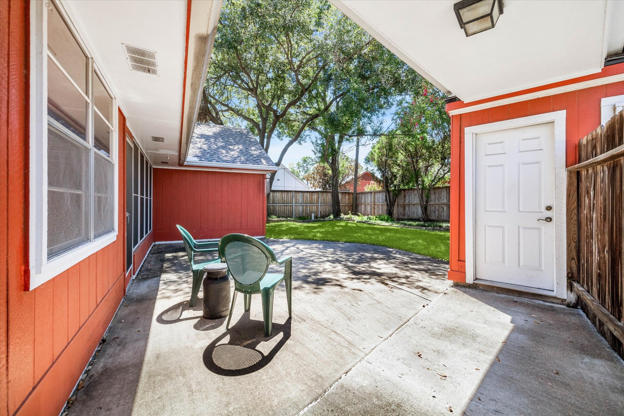 3019 Stetson Lane Houston, TX 77043 - Photo 26 of 28 Quiet backyard offering a peaceful outdoor retreat.