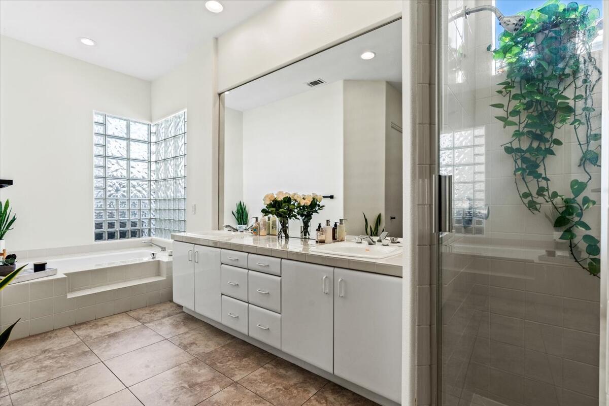 54695 Winged Foot La Quinta, CA 92253 - Photo 30 of 51 a bathroom with a tub sink and mirror