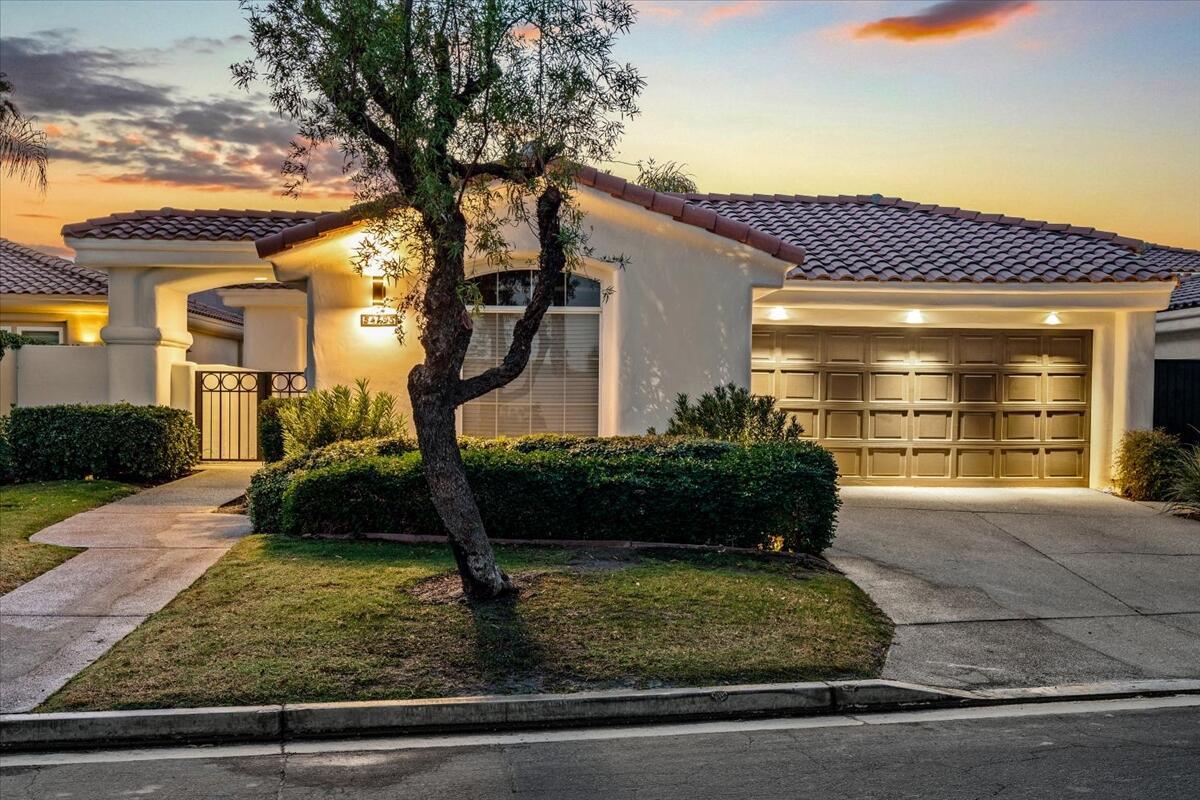 54695 Winged Foot La Quinta, CA 92253 - Photo 51 of 51 a front view of a house