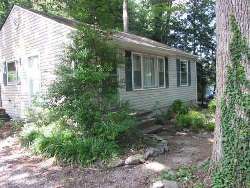 121 Oak Road Norris, TN 37828 - Photo 2 of 12 Landscaped entry