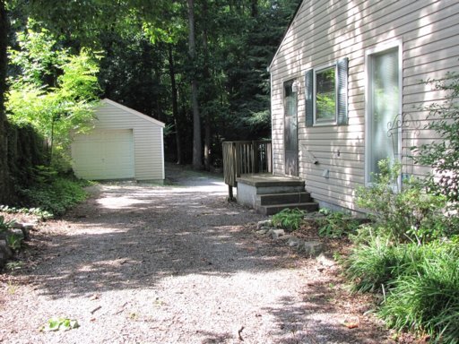 121 Oak Road Norris, TN 37828 - Photo 3 of 12 Drive and detached garage
