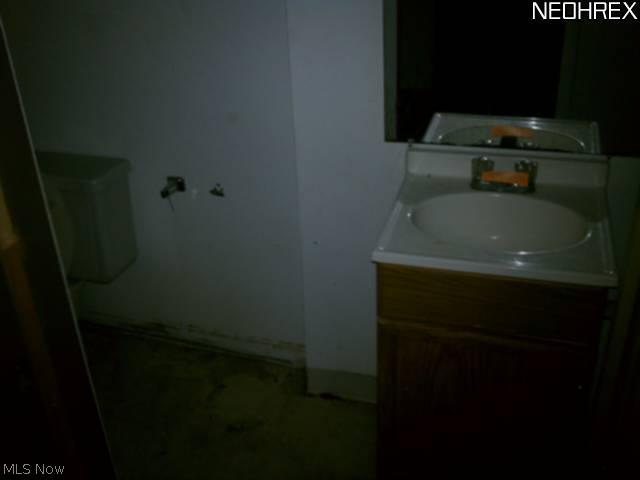 18311 Rosecliff Road Cleveland, OH 44119 - Photo 21 of 25 Gallery Image 21