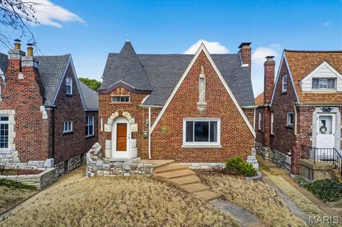 $310,000 | 5241 Lindenwood Avenue, St. Louis, MO 63109