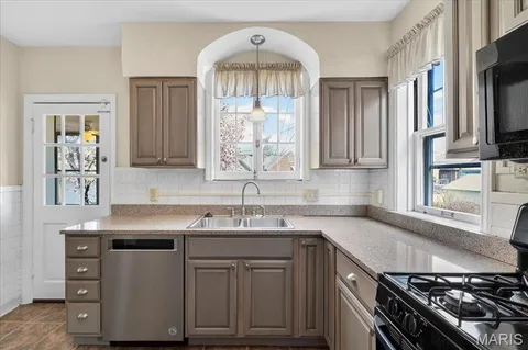 $310,000 | 5241 Lindenwood Avenue, St. Louis, MO 63109