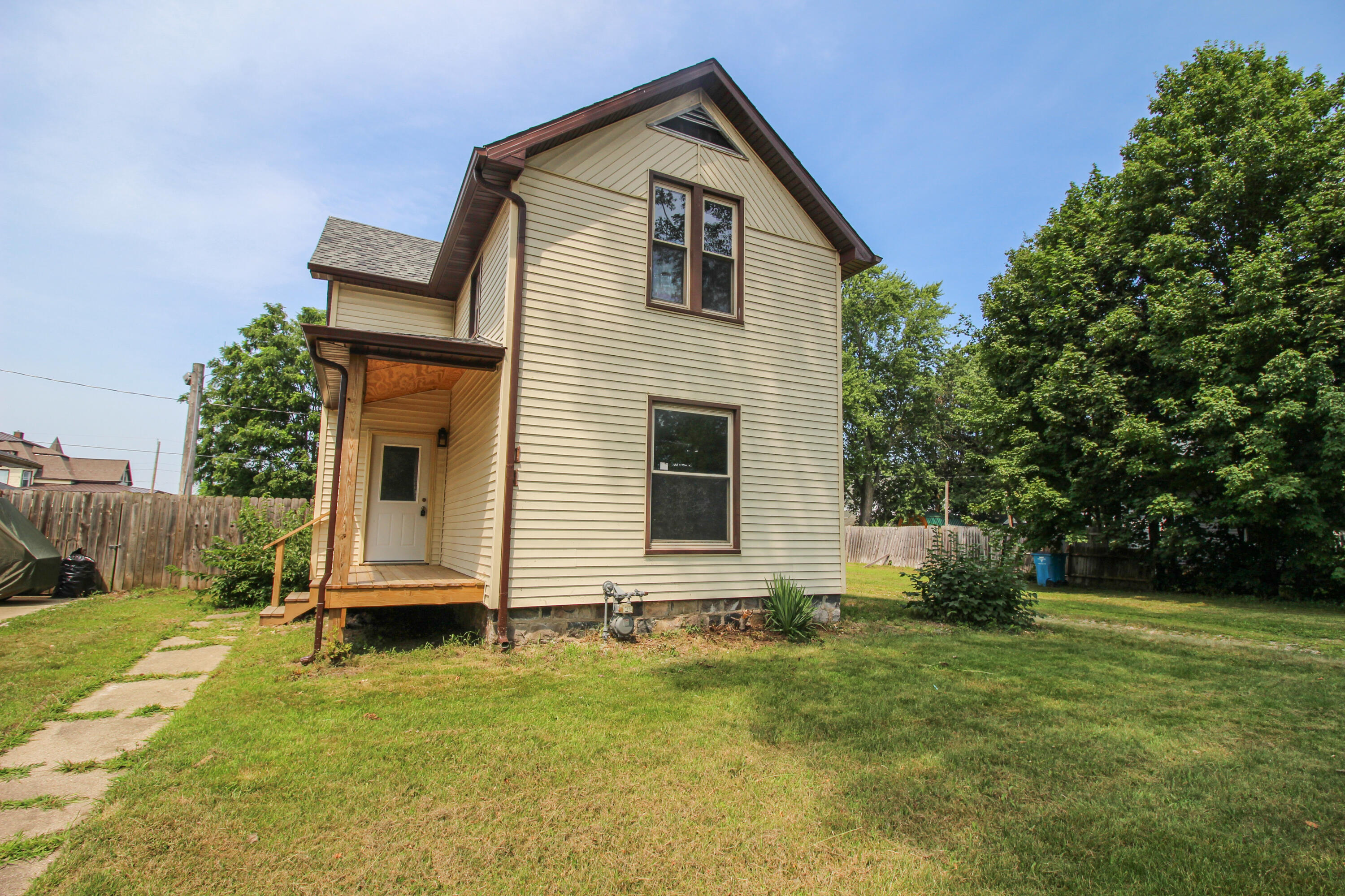 112 North Andrews Street Three Rivers, MI 49093 - Photo 1 of 35 Andrews-14
