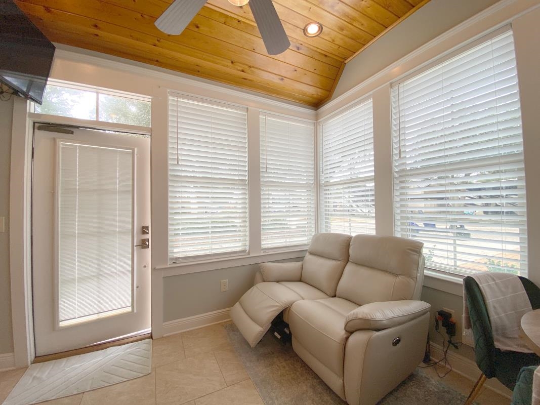 28888 Canal Road, Unit 71 Orange Beach, AL 36561 - Photo 3 of 9 Sitting Room