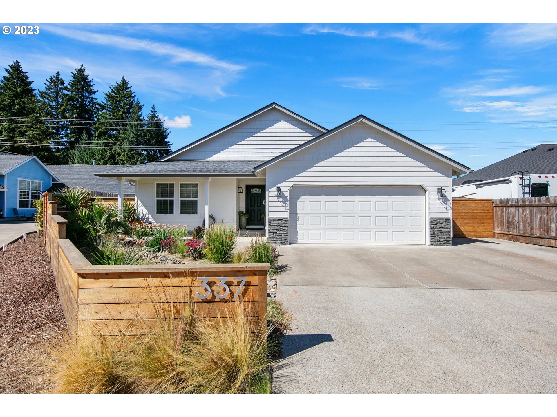 337 Camrin Loop Creswell, OR 97426 - Photo 1 of 33 Gallery Image 1