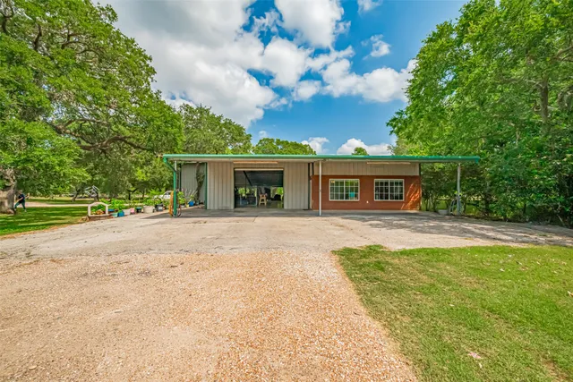 $640,000 | 19231 Farm To Market Road 442, Boling, TX 77420