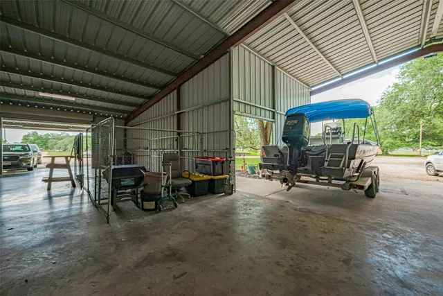 $640,000 | 19231 Farm To Market Road 442, Boling, TX 77420