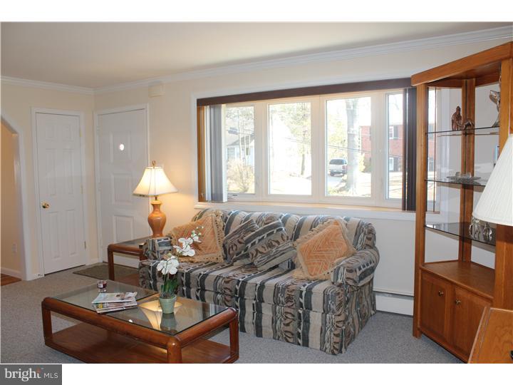 102 North Line Road Newtown Square, PA 19073 - Photo 4 of 25 Living Room