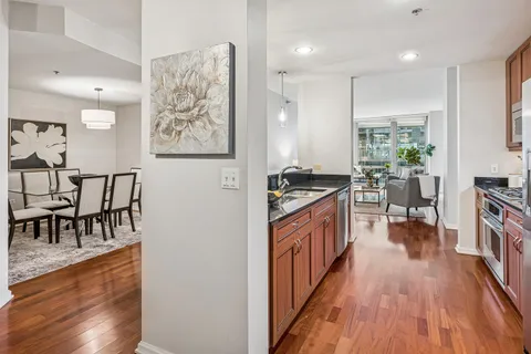 $575,000 | 160 East Illinois Street, Unit 1008, Chicago, IL 60611