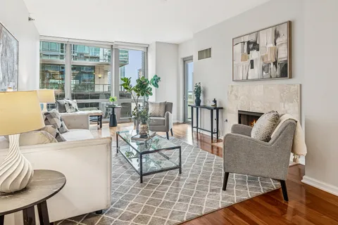 $575,000 | 160 East Illinois Street, Unit 1008, Chicago, IL 60611