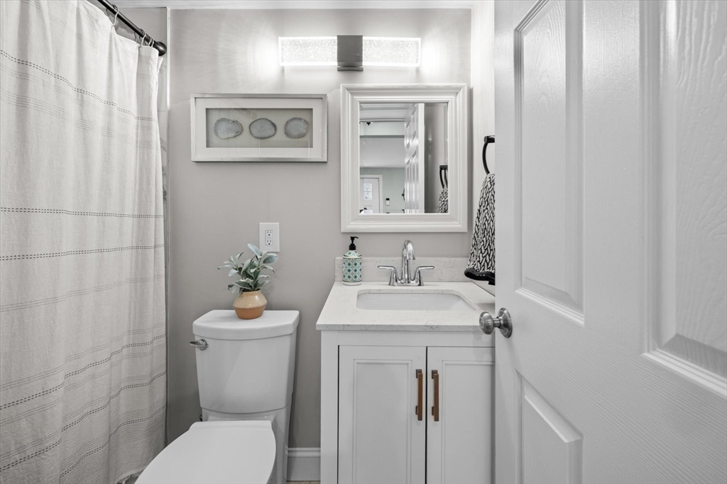 184 Booth Hill Road Scituate, MA 02066 - Photo 10 of 24