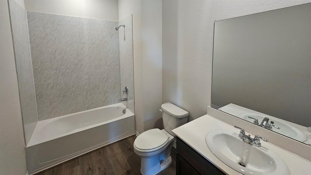 228 Pheasant Run Road Terrell, TX 75160 - Photo 2 of 17 Bathroom