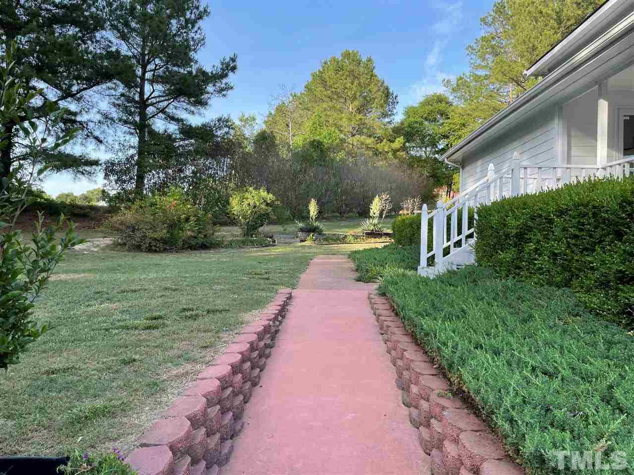 125 Railroad Road Benson, NC 27504 - Photo 6 of 24 Gallery Image 6