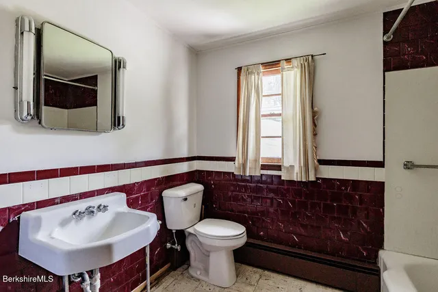 a living room with furniture rug and window