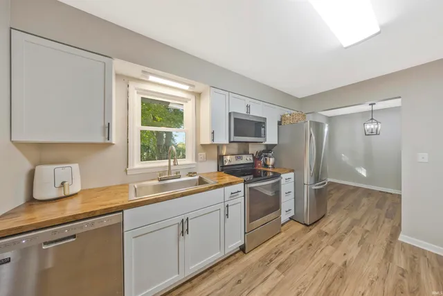 $360,000 | 6288 Highway 65, Hazleton, IN 47640