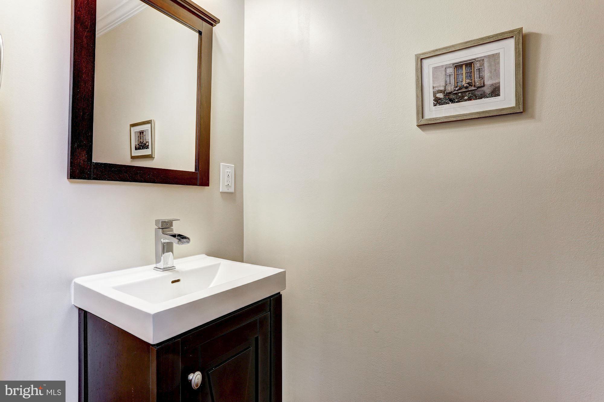 13000 12 Hills Road Clarksville, MD 21029 - Photo 13 of 30 Powder Room
