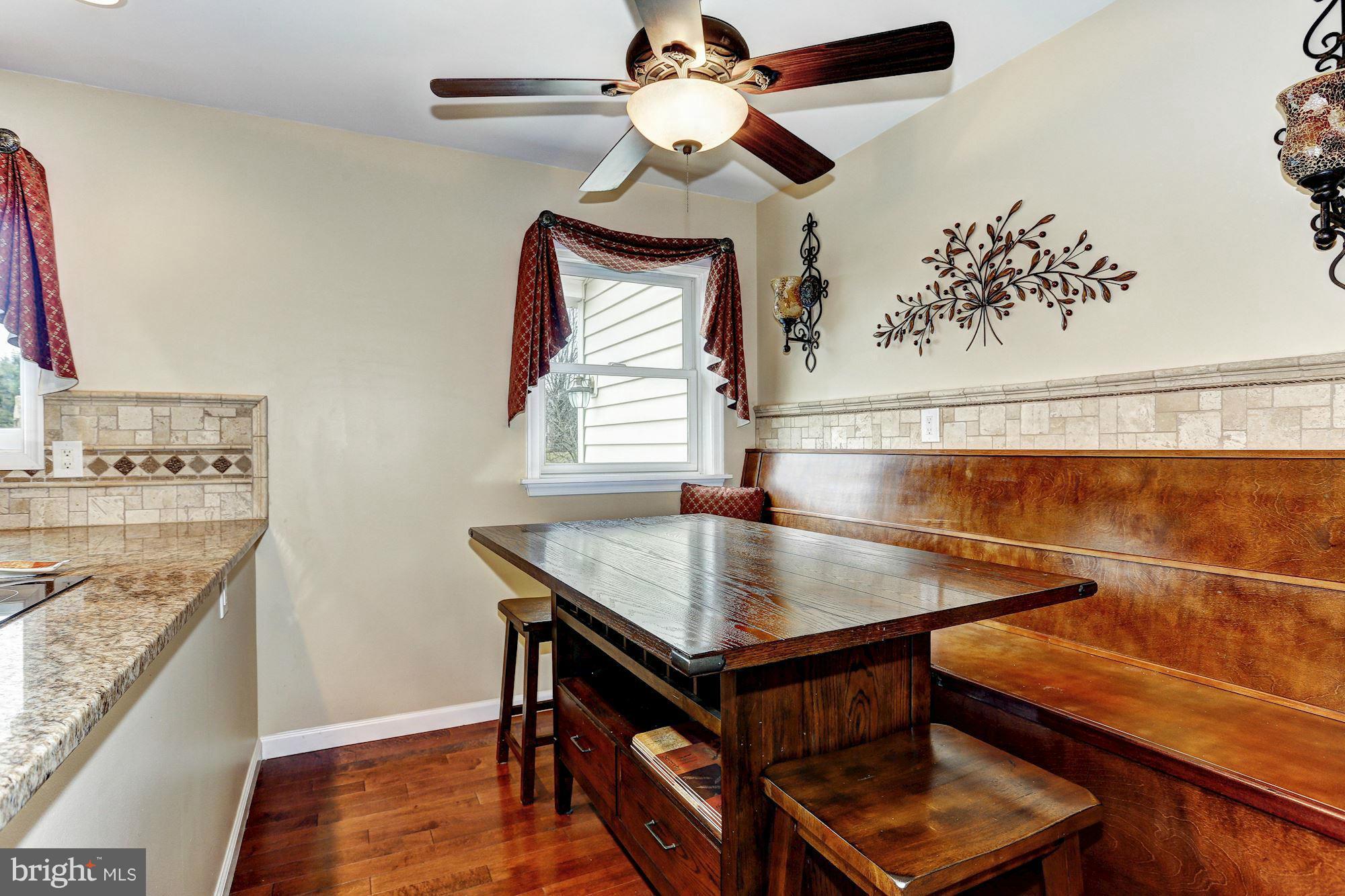 13000 12 Hills Road Clarksville, MD 21029 - Photo 9 of 30 Custom Built In Seating