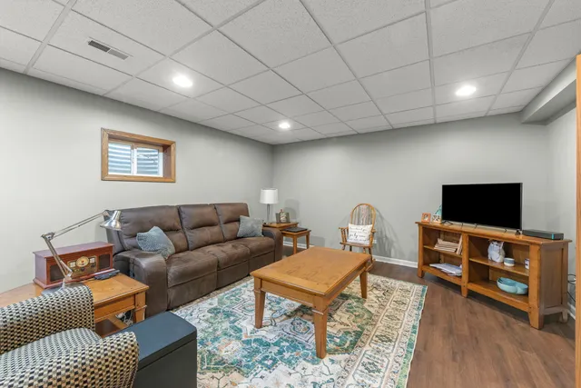 $909,900 | 393 16th Place, Lombard, IL 60148