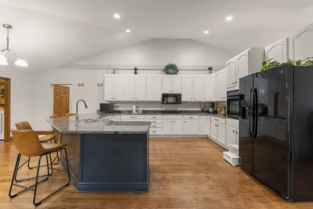 $909,900 | 393 16th Place, Lombard, IL 60148