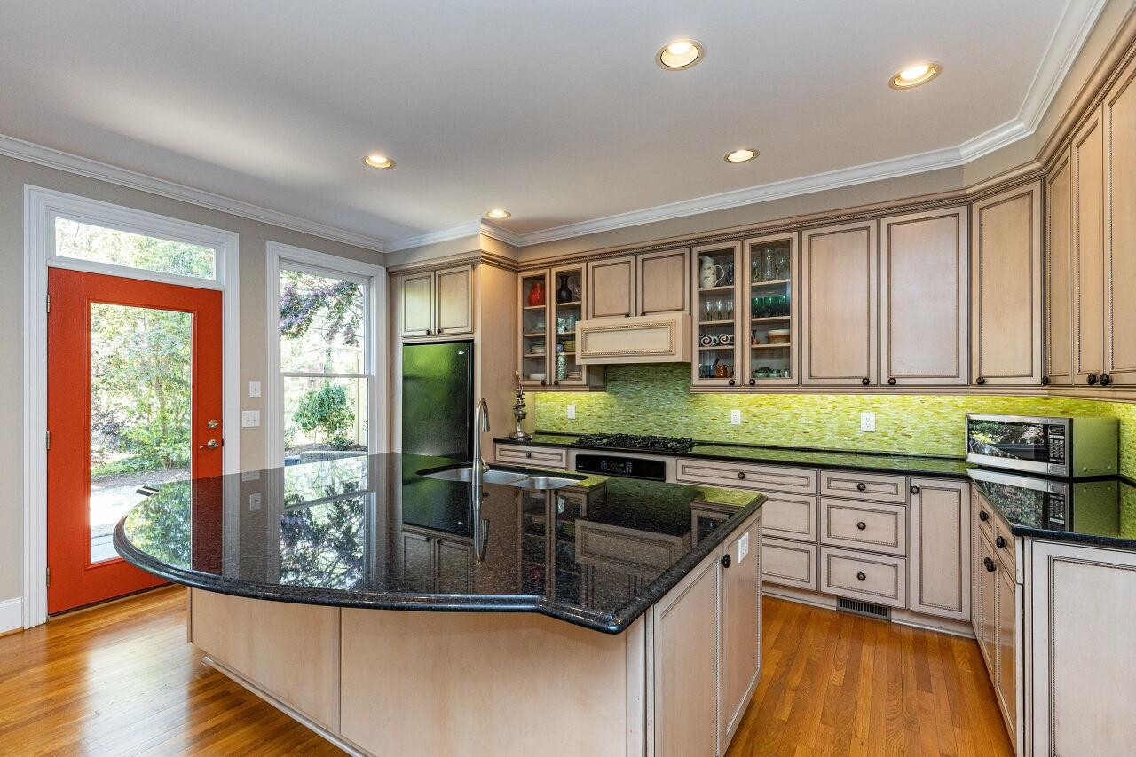 1124 Hobson Court Raleigh, NC 27607 - Photo 17 of 36 Photo 17