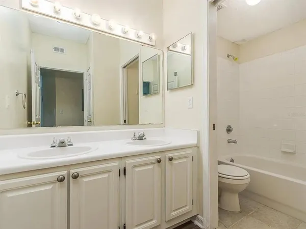 $2,050 | 10000 Southwest 52nd Avenue, Unit 99, Gainesville, FL 32608