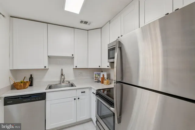 $355,000 | 2813 Arlington Boulevard, Unit 159, Arlington, VA 22201