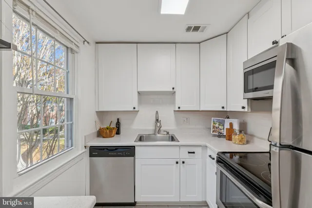 $355,000 | 2813 Arlington Boulevard, Unit 159, Arlington, VA 22201