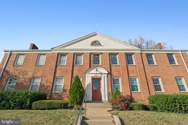 $355,000 | 2813 Arlington Boulevard, Unit 159, Arlington, VA 22201