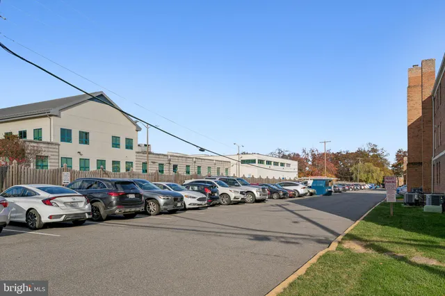 $355,000 | 2813 Arlington Boulevard, Unit 159, Arlington, VA 22201