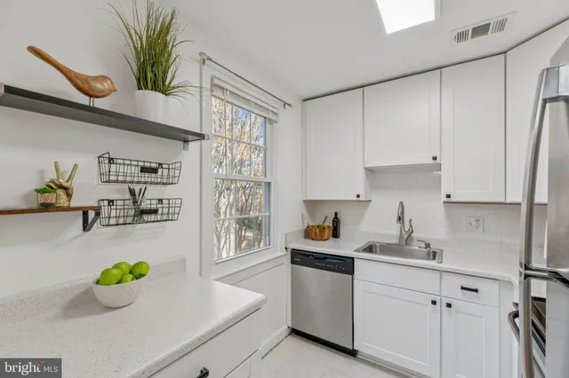 $355,000 | 2813 Arlington Boulevard, Unit 159, Arlington, VA 22201