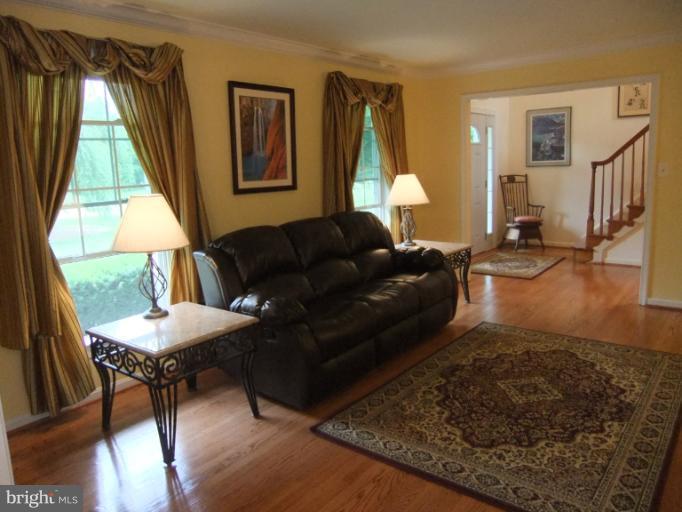 10 Grays Road Lothian, MD 20711 - Photo 20 of 30 Living Room