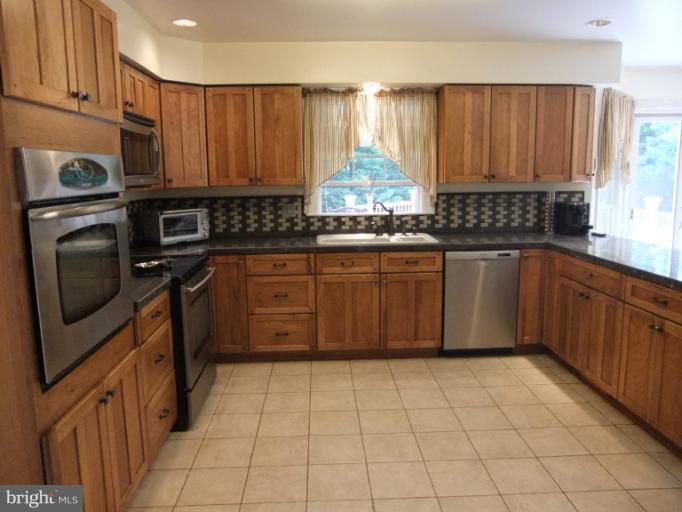 10 Grays Road Lothian, MD 20711 - Photo 21 of 30 Kitchen