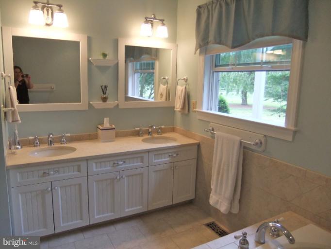 10 Grays Road Lothian, MD 20711 - Photo 4 of 30 Bath (Master)