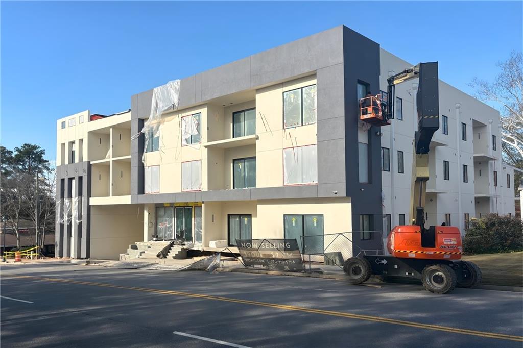 318 Sandy Springs Circle, Unit 230 Atlanta, GA 30328 - Photo 8 of 24 a car parked in front of a building