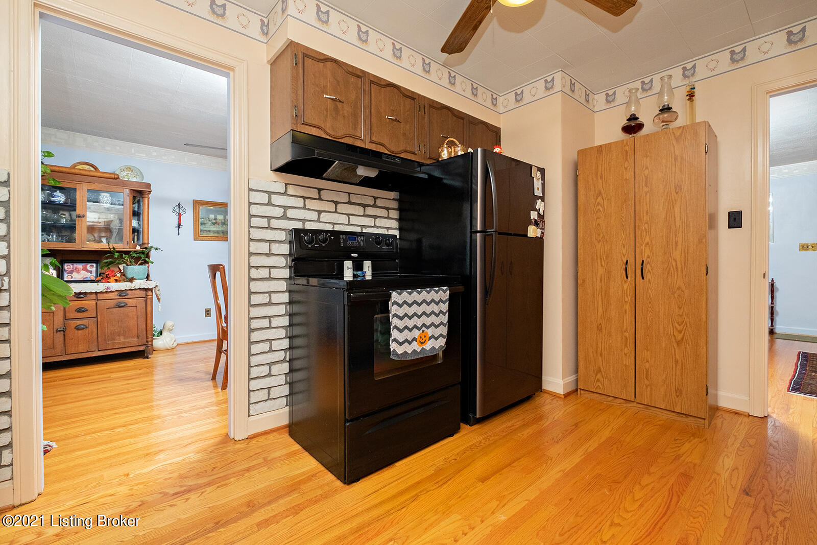 5423 Winding Road Louisville, KY 40214 - Photo 8 of 35 0016