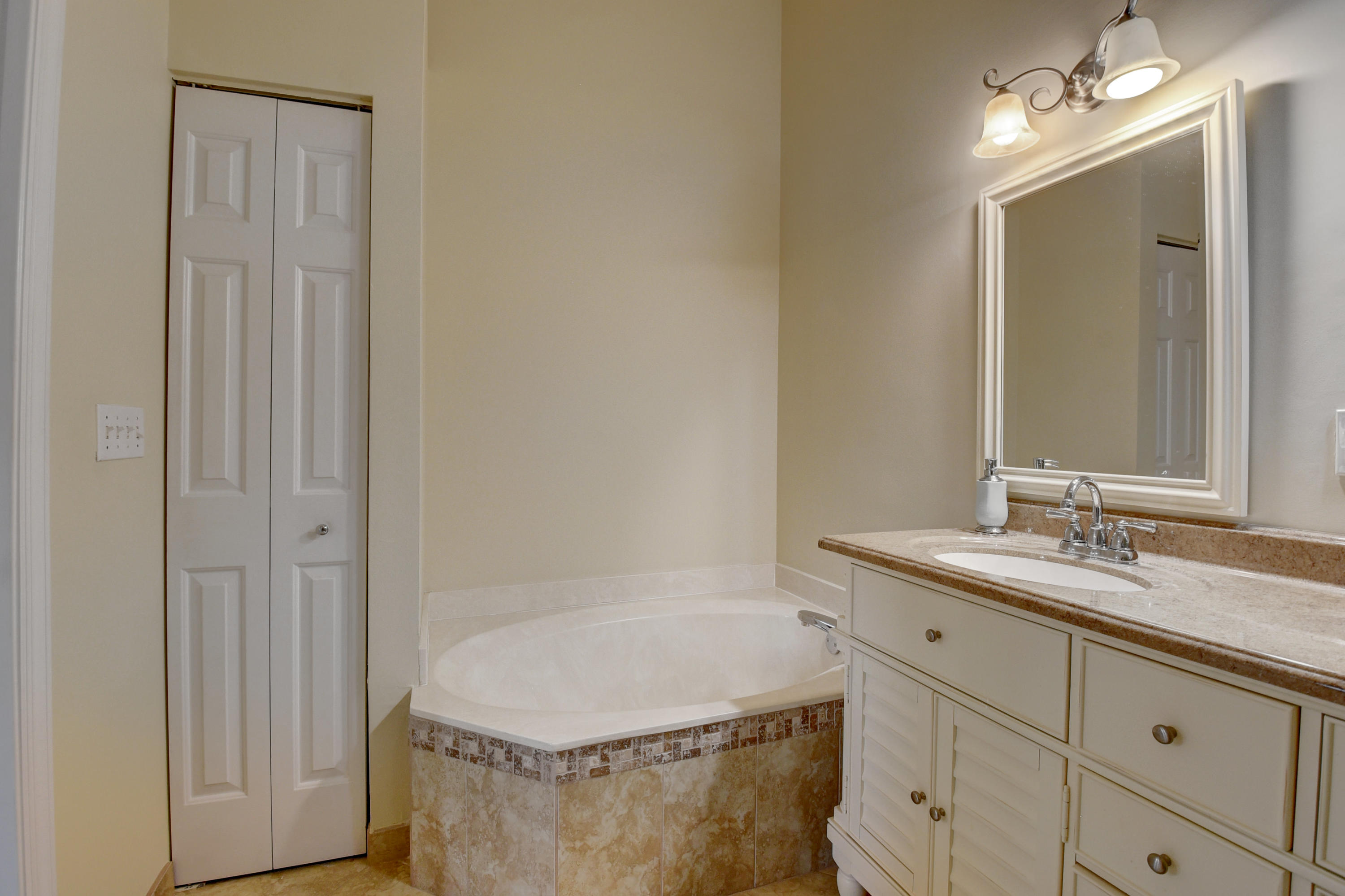 8230 Vía Bella Boca Raton, FL 33496 - Photo 18 of 56 Master Bathroom