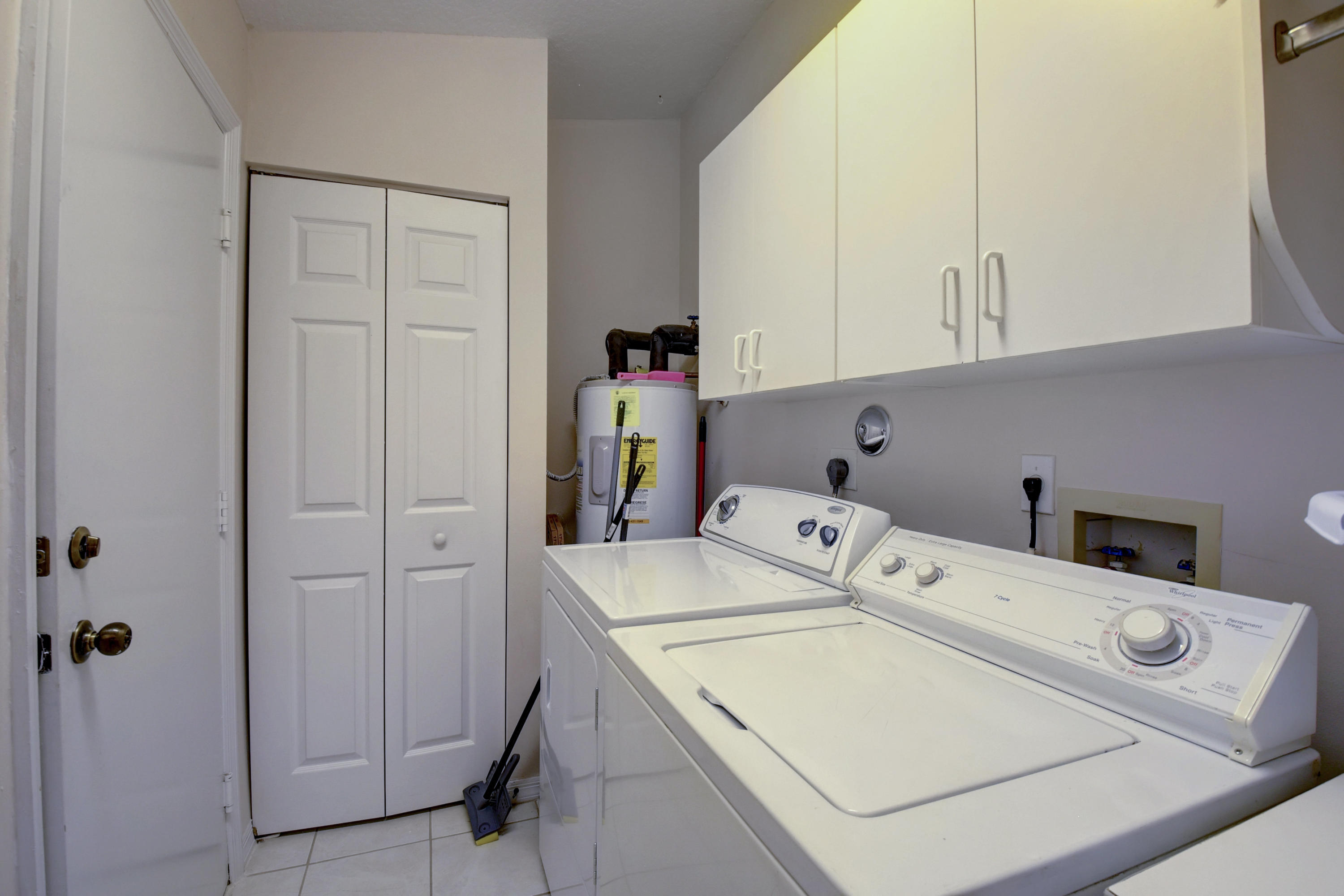 8230 Vía Bella Boca Raton, FL 33496 - Photo 22 of 56 Laundry Room
