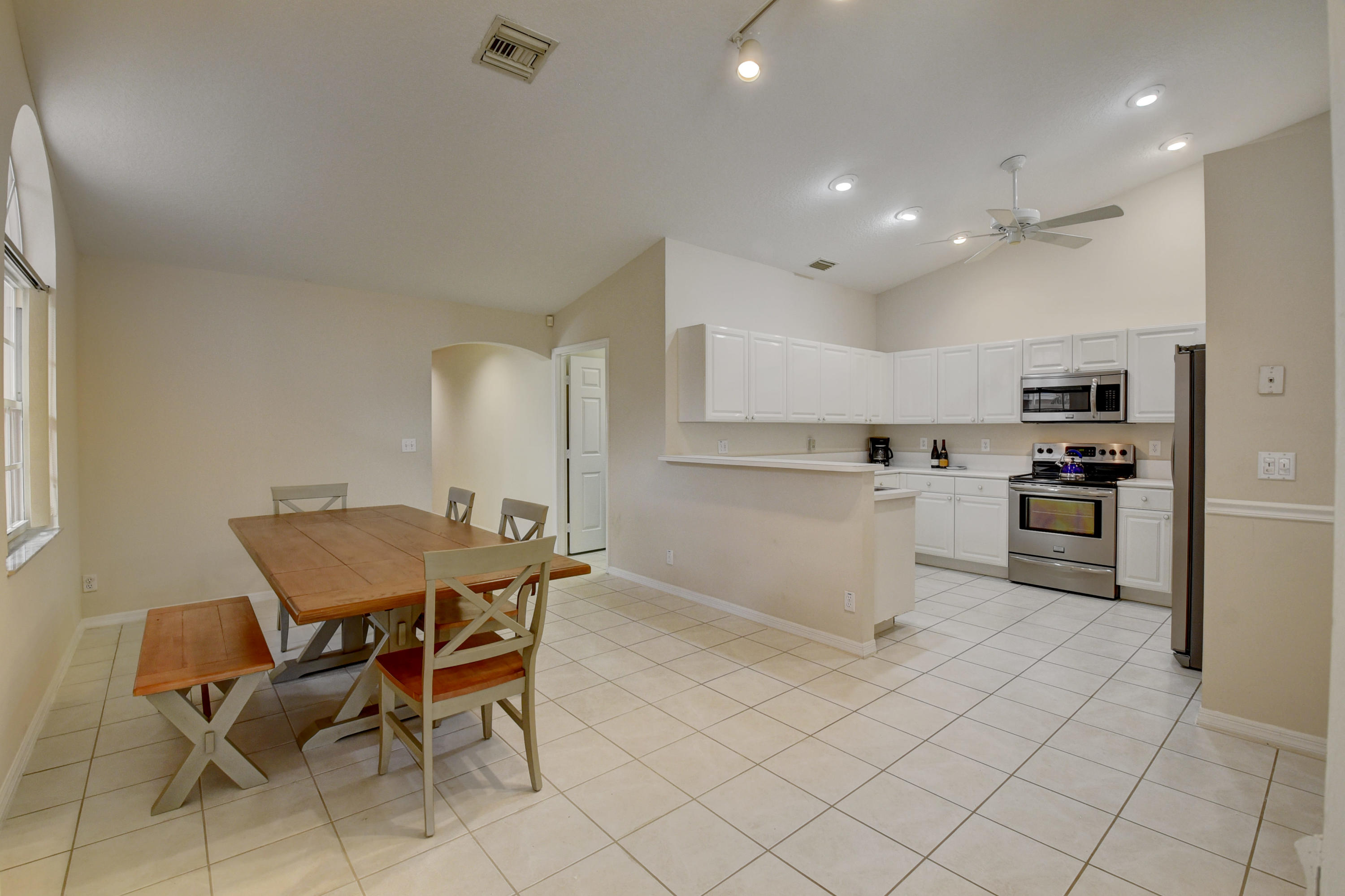8230 Vía Bella Boca Raton, FL 33496 - Photo 8 of 56 kitchen