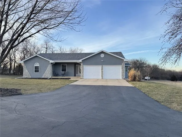 $600,000 | 19885 West 222nd Place, Spring Hill, KS 66083