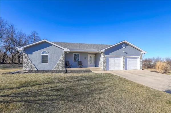 $600,000 | 19885 West 222nd Place, Spring Hill, KS 66083